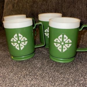 VINTAGE 1970’S PLASTIC CHALET CHICAGO GREEN MUGS 6 OZ LOT OF 4 MADE IN USA